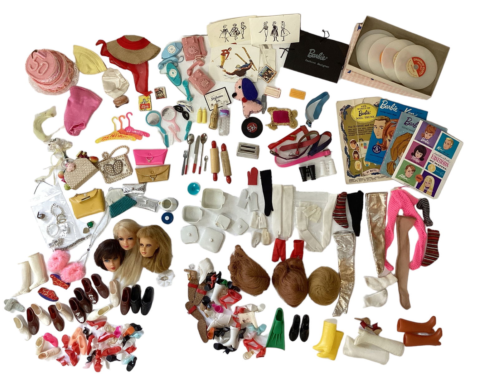 Great Bag of Barbie Vintage and Mod Accessories (1 of 7)