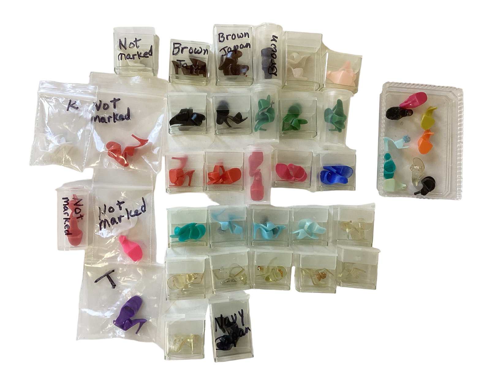 27 Japan Stamped Open Toe Barbie Shoes Including 1 Navy Blue, 9 Single Japan Shoes, 5 Pairs Korea, (1 of 4)