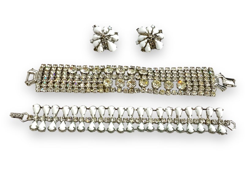 Hallmarked Vintage "La Rel" Vintage Fashion Jewelry and Rhinestone Bracelet (1 of 5)