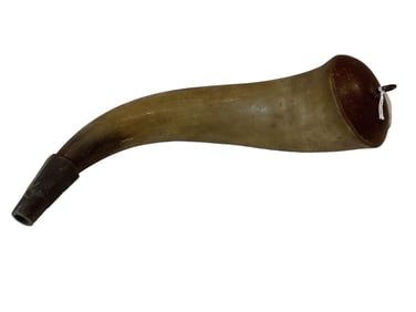 Nicely Curved Antique Powder Horn Overall length 15"