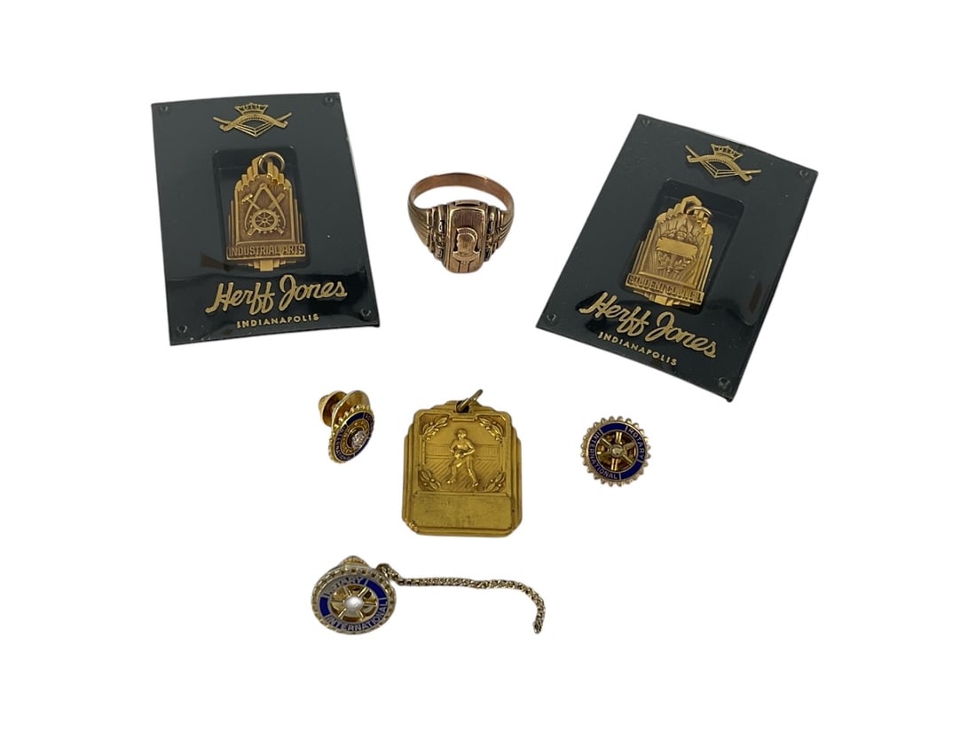 Achievement Pendants & Pins (1 of 8)