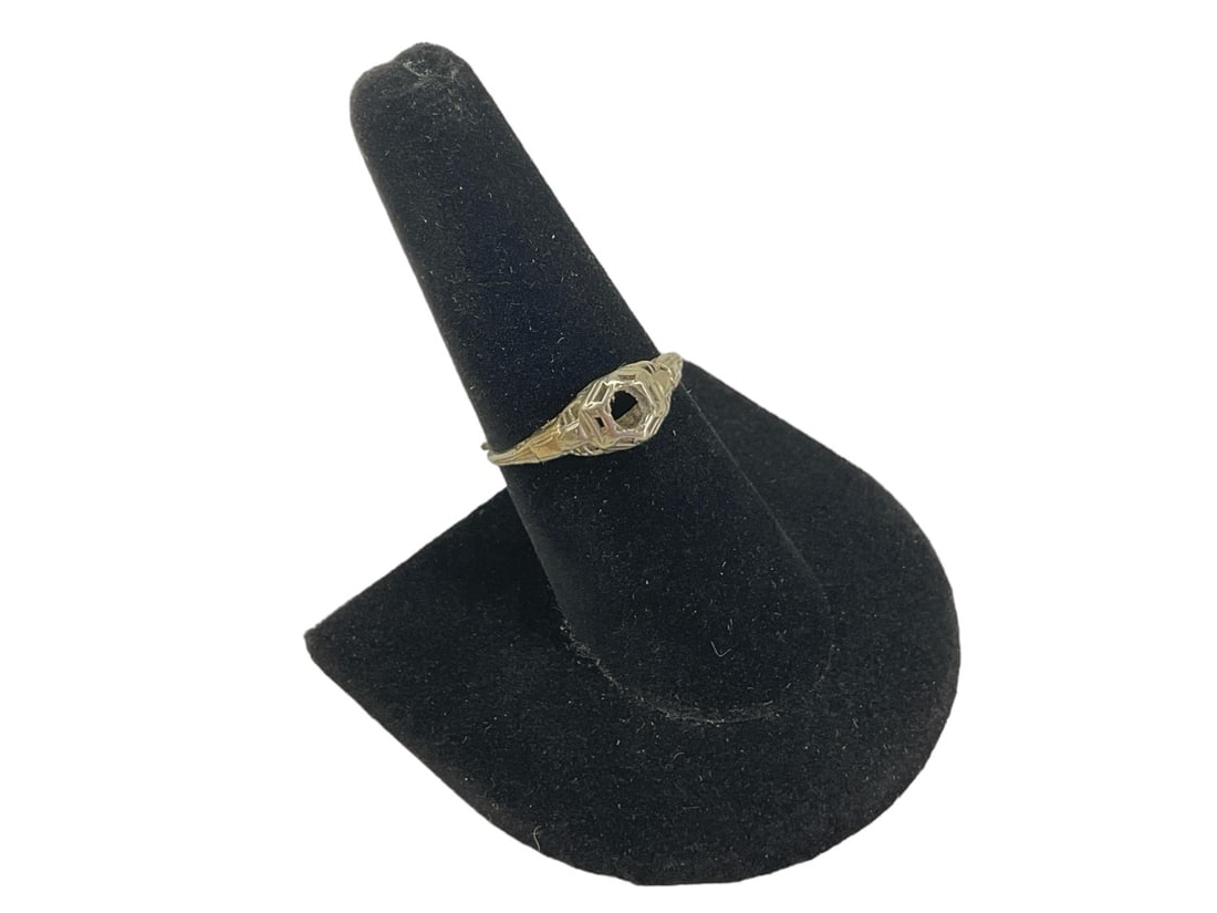 18k White Gold Ring for Scrap or Restoration (1 of 6)