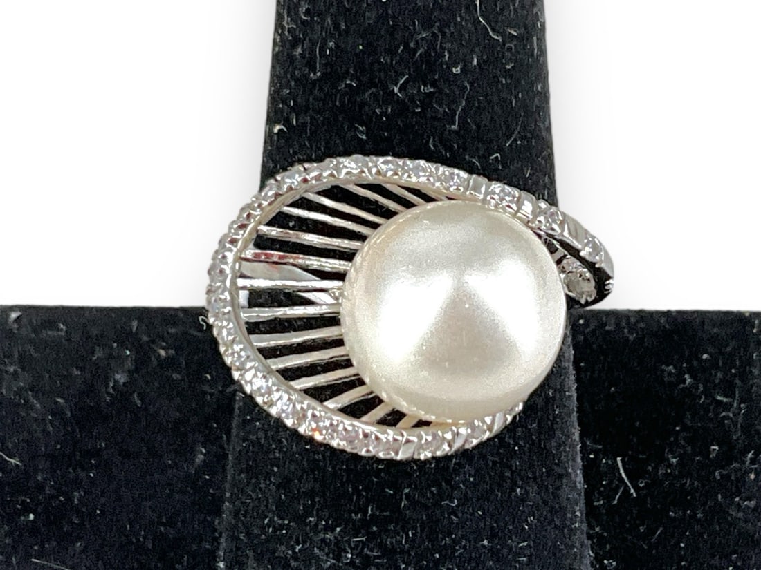 Sterling Silver & Pearl Ring (1 of 5)