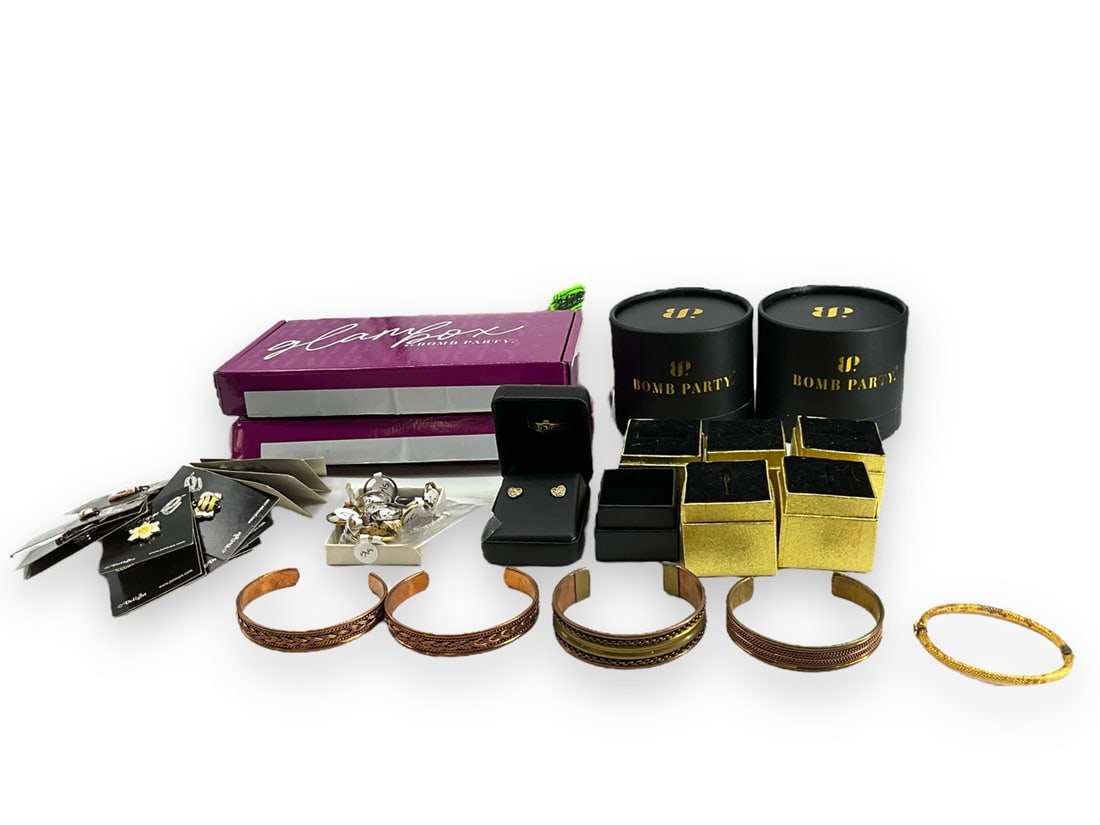 Box Lot Of Modern Jewelry & Accessories (1 of 11)