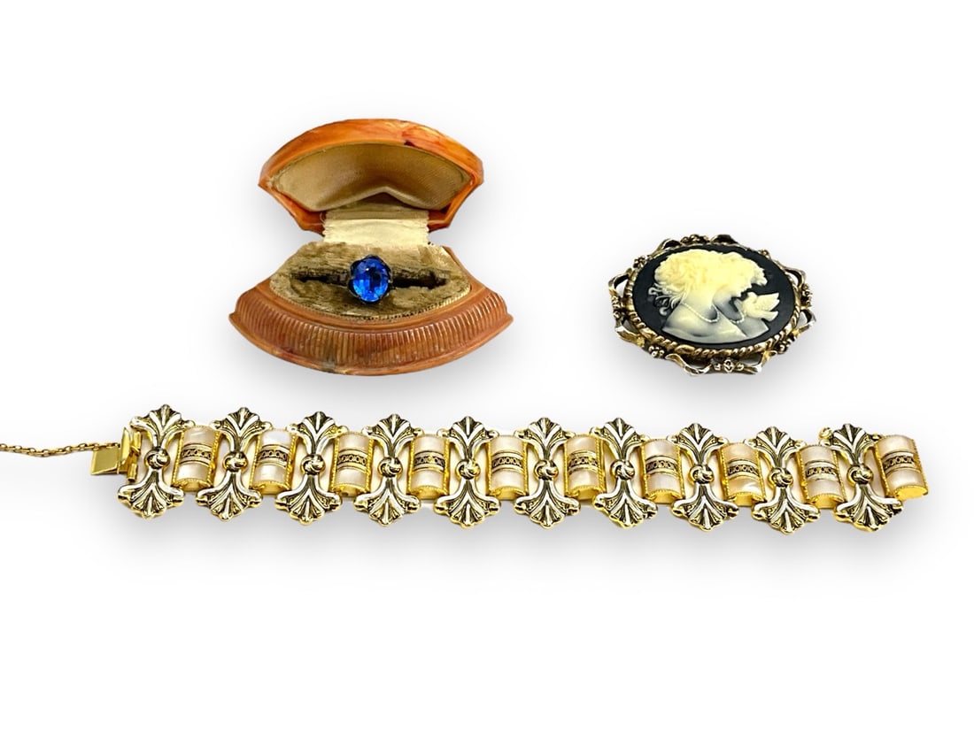 Beautiful Vintage Fashion Bracelet and Vintage Silver Ring in Lovely Old Ring Box & Faux Cameo (1 of 9)