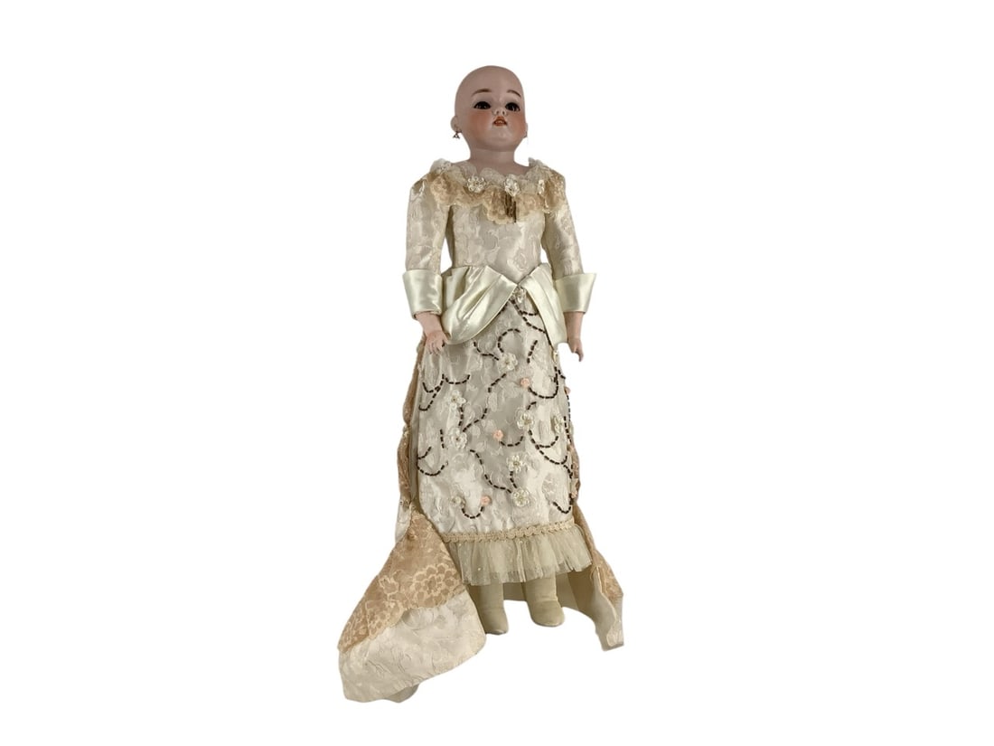 Simon & Halbig 1080 bisque shoulder head lady.: Simon & Halbig 1080 bisque shoulder head lady.23" doll with glass sleep eyes with eyelashes, molded brows, pierced ears, open mouth with teeth, rivet jointed kid body with bisque lower arms, redr