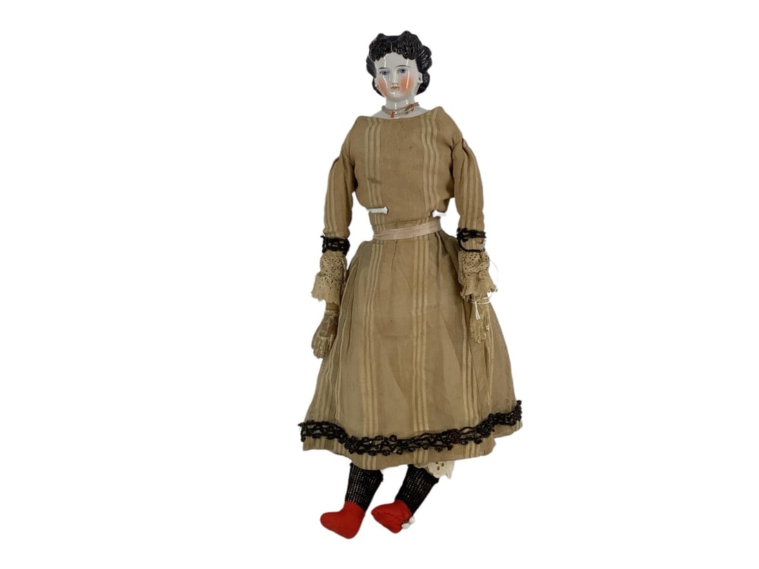 "Countess Dagmar" China Shoulder Head Lady. (1 of 3)