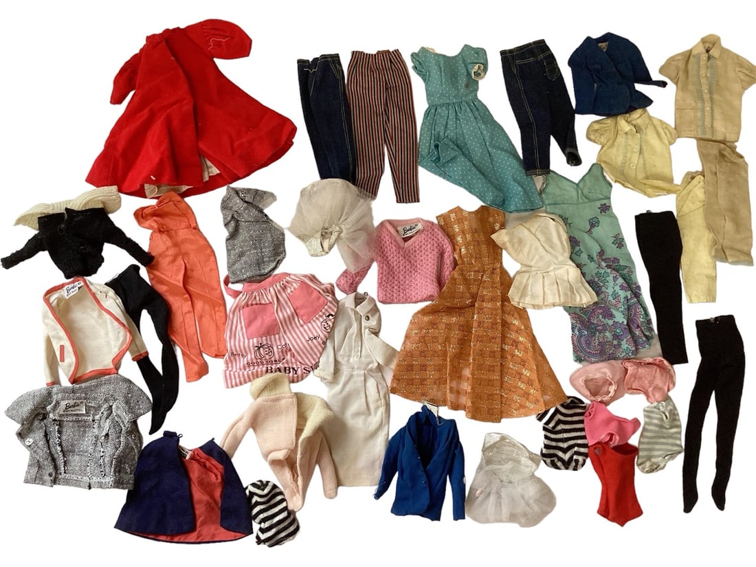 Bag of Vintage Clothes for Barbie and Friends in Miscellaneous Condition (1 of 8)