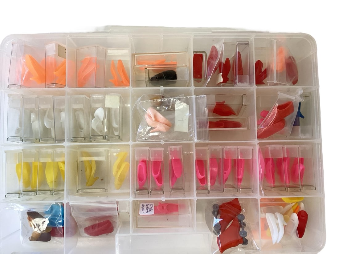 Lot of Vintage to Mod Barbie and Friends Shoes (1 of 5)