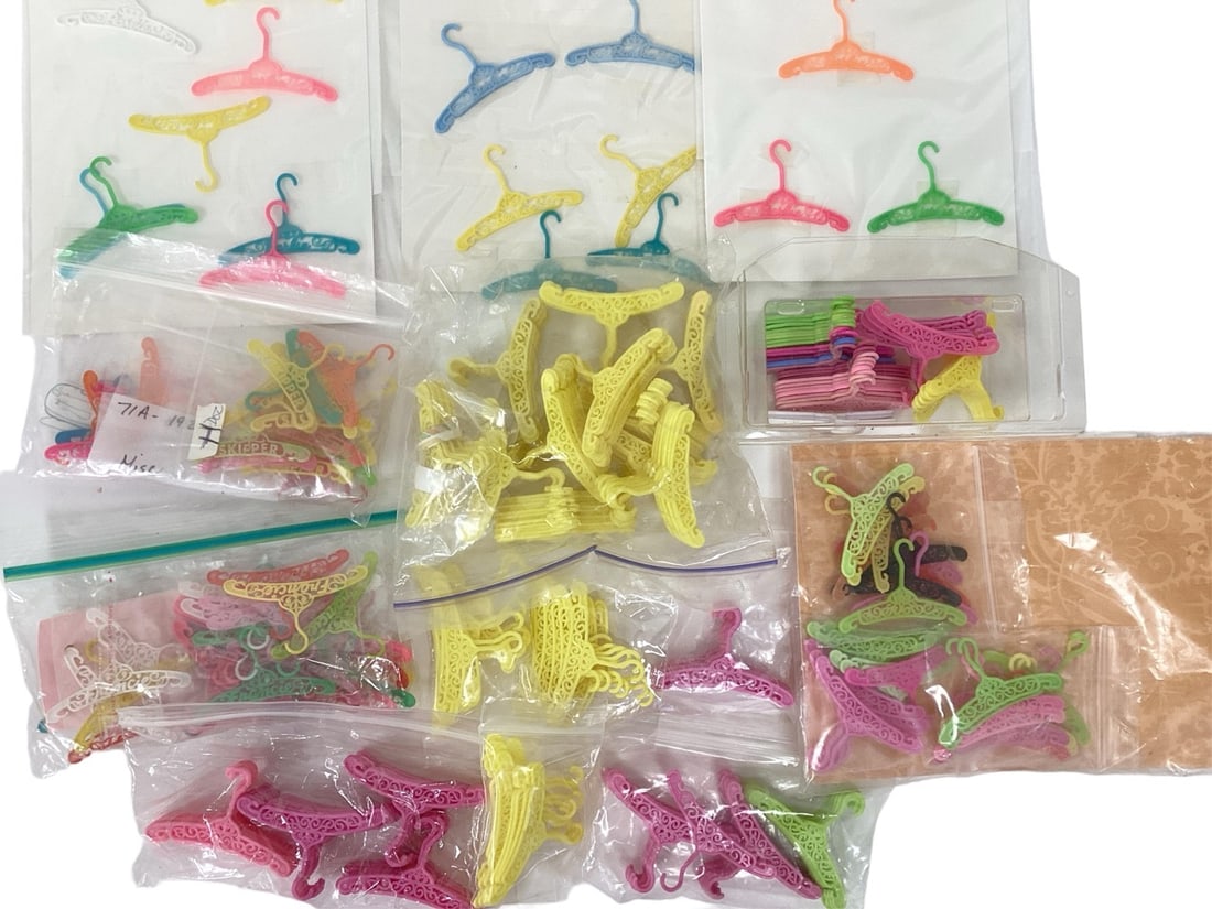 Large Lot of Barbie and Friends Superstar Era Hangers: Large Lot of Barbie and Friends Superstar Era Hangers (1) Large bag of Barbie SuperStar era hangers in an array of different colors.