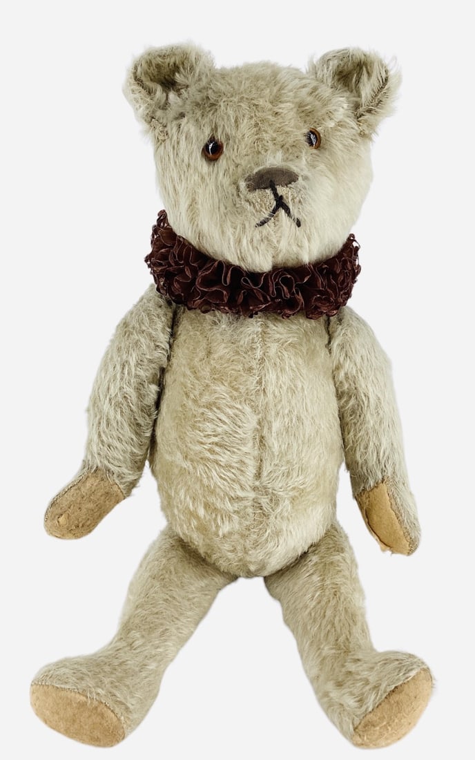 Early American Made Teddy Bear. (1 of 4)