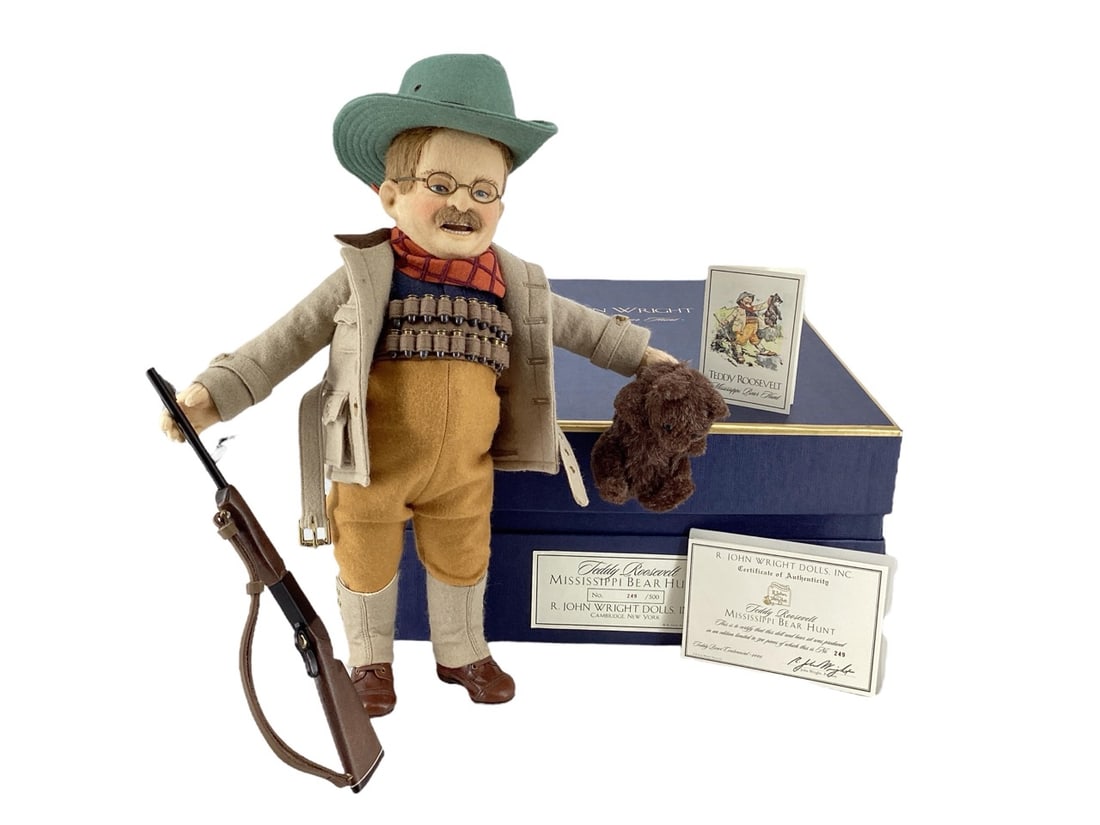"Teddy Roosevelt" Mississippi Bear Hunt #249/500 by R. John Wright Dolls, Inc.: "Teddy Roosevelt" Mississippi Bear Hunt #249/500 by R. John Wright Dolls, Inc.Doll is 15" tall, fully jointed and made of all-wool felt with a mohair wig, mustache, and hand-painted facial featur