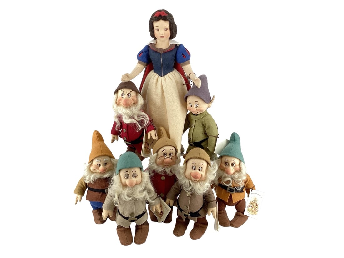 R. John Wright's Walt Disney's, "Snow White And The Seven Dwarfs" SW(8) #0833/2500.: R. John Wright's Walt Disney's"Snow White And The Seven Dwarfs" SW(8) #0833/2500.R. John Wright's Walt Disney Snow White and the Seven Dwarfs, including Snow White, Doc, Happy, Bashful, Grumpy, Sneezy