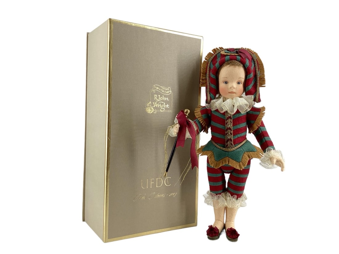 LeBal Masque "Montague" #MO by R. John Wright: LeBal Masque "Montague" #MO by R. John WrightMontagueDescription: 12" (without hat) molded felt, fully jointed, hand painted features, mohair wig. Felt and silk costume. Comes apart at the waist