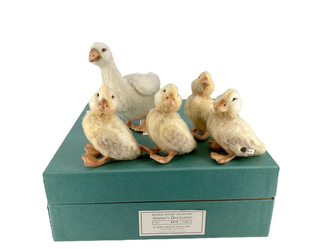 Beatrix Potter's "Jemima's Ducklings" #0810 by R. John Wright: Beatrix Potter's "Jemima's Ducklings" #0810 by R. John WrightJemima's DucklingsDescription: 5" tall, made of mohair and felt with moveable wings and glass eyes. Set consists of four ducklings and