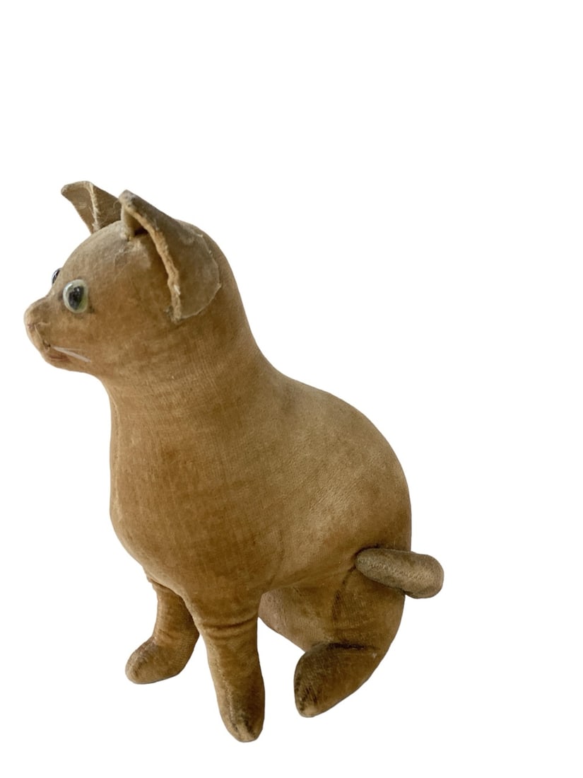 Early Velvet Sitting Cat. (1 of 5)