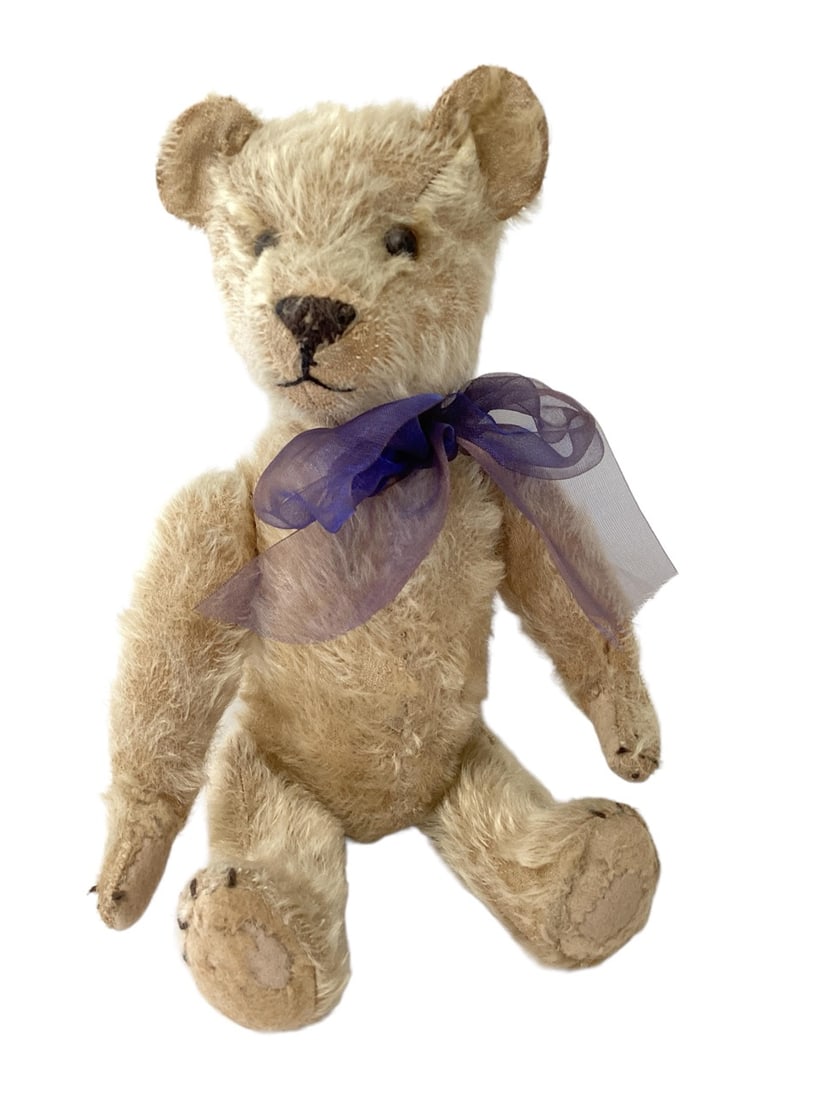 Early American Teddy Bear. (1 of 5)