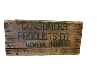 Consumers Brewing (Newark, OH) Wood Crate 8 1/4 x 17 1/2 in. (21 x 44.5 cm.)