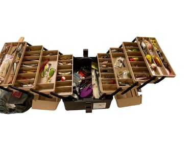 Fish n' Chum Deluxe 6-Tray Tackle Box