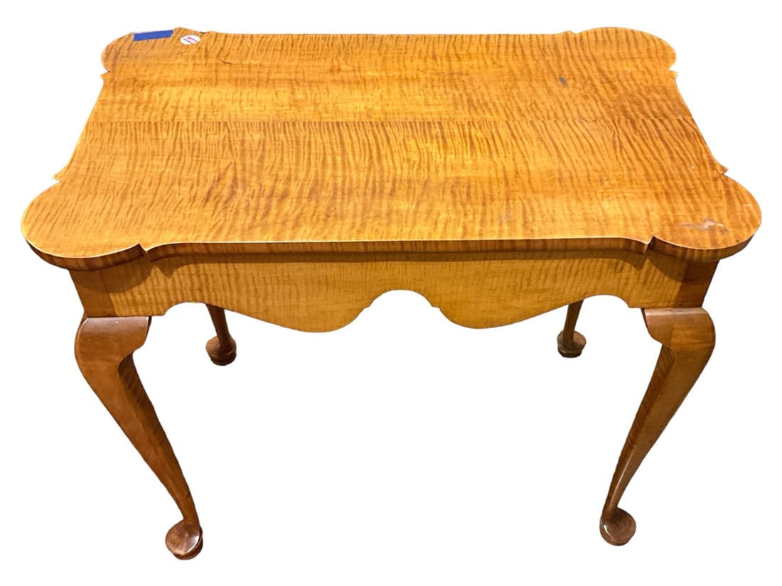 Maple Bench Made Queen Anne Style Table 25 1/2 x 31 x 20 in. (64.8 x 78.7 x 50.8 cm.) (1 of 6)