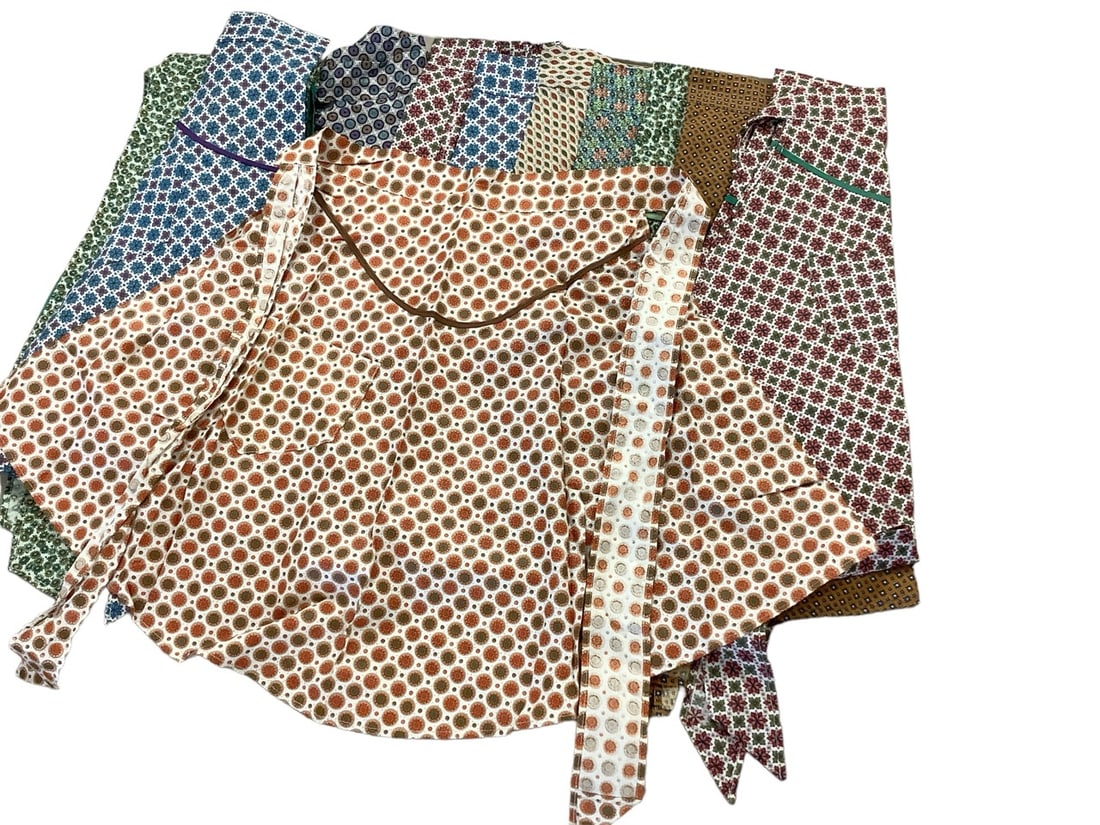 Cotton Aprons with Pockets ~~18" hip to hip & 22" waist to hem~~: Cotton Aprons with Pockets Group of (11). Aprons are well crafted and appear unused. ~~18" hip to hip & 22" waist to hem~~