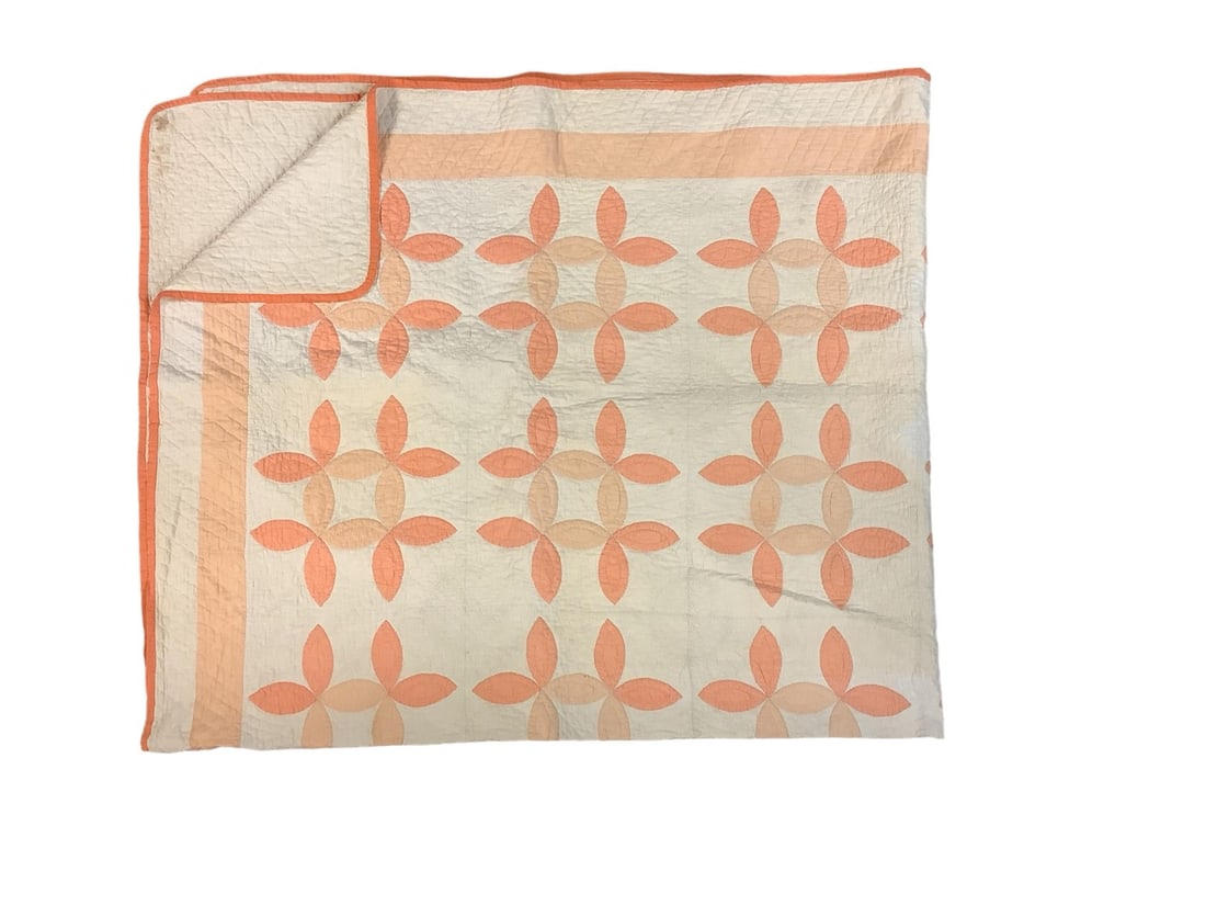 Shades of Peach Quilt: Shades of Peach Quilt Approx 74"x84", minor stains and some discoloration