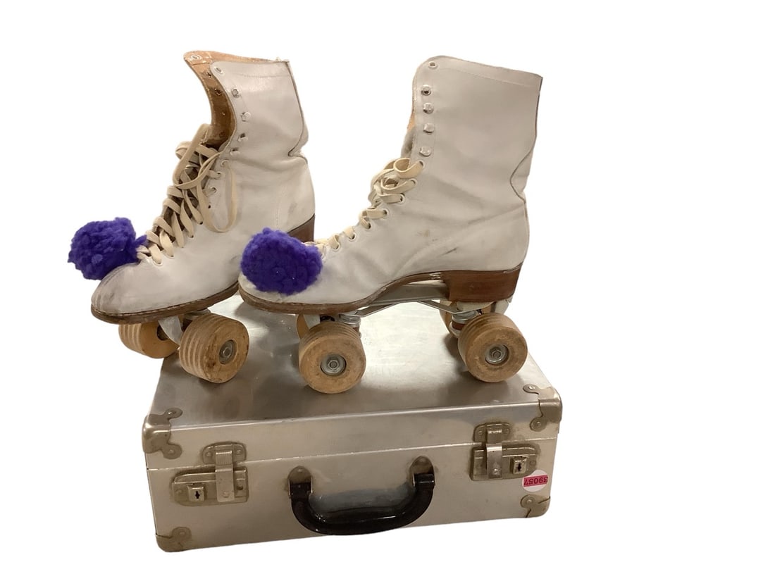 Women's Leather Roller Skates with Wood Wheels (1 of 3)
