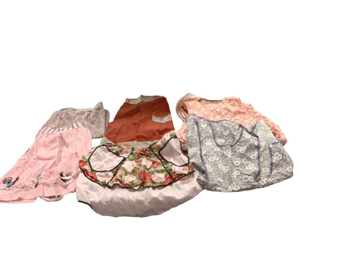 Assorted Vintage Aprons (1 of 5)