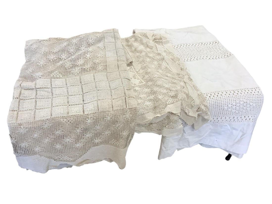 (3) Lace and Cotton Tablecloths: (3) Lace and Cotton TableclothsSizes vary from 76" x 62"47" x 74"84" x 70"