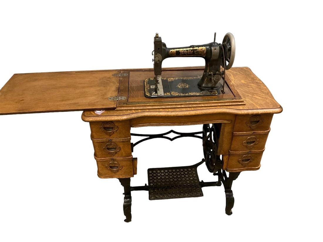 Antique White Sewing Machine in Wooden Cabinet with 6-Drawers: Antique White Sewing Machine in Wooden Cabinet with 6-DrawersNeeds belt. # 1771521. Bobbin in machine.