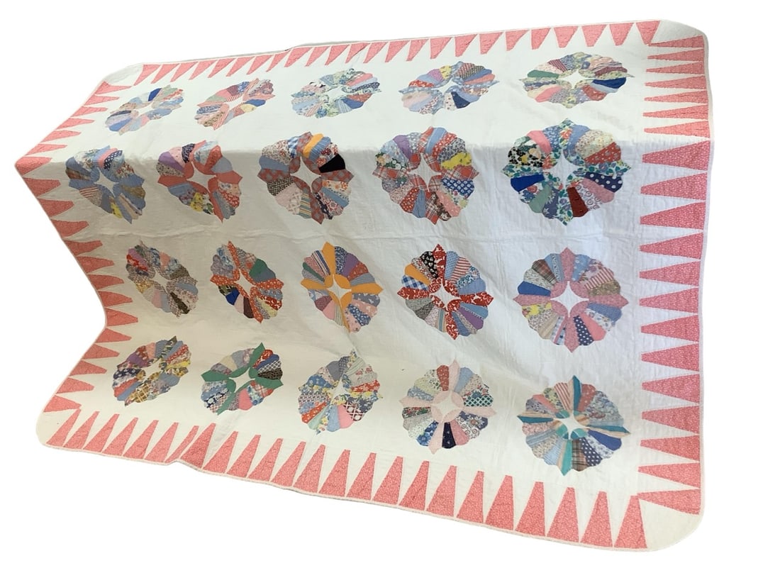 Dresden Plate Quilt ~ 78" x 87.5" ~ (1 of 4)