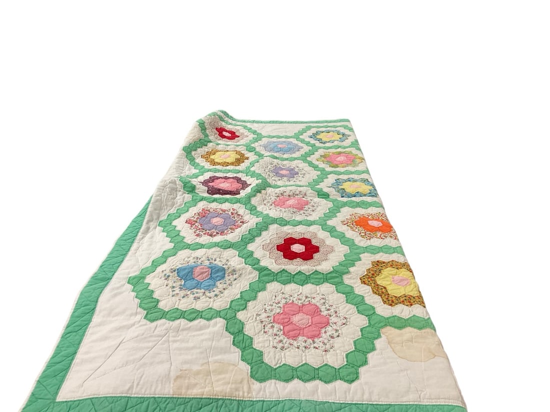 Grandmother's Flower Garden Quilt: Grandmother's Flower Garden Quilt Multiple colors 70"x 84"