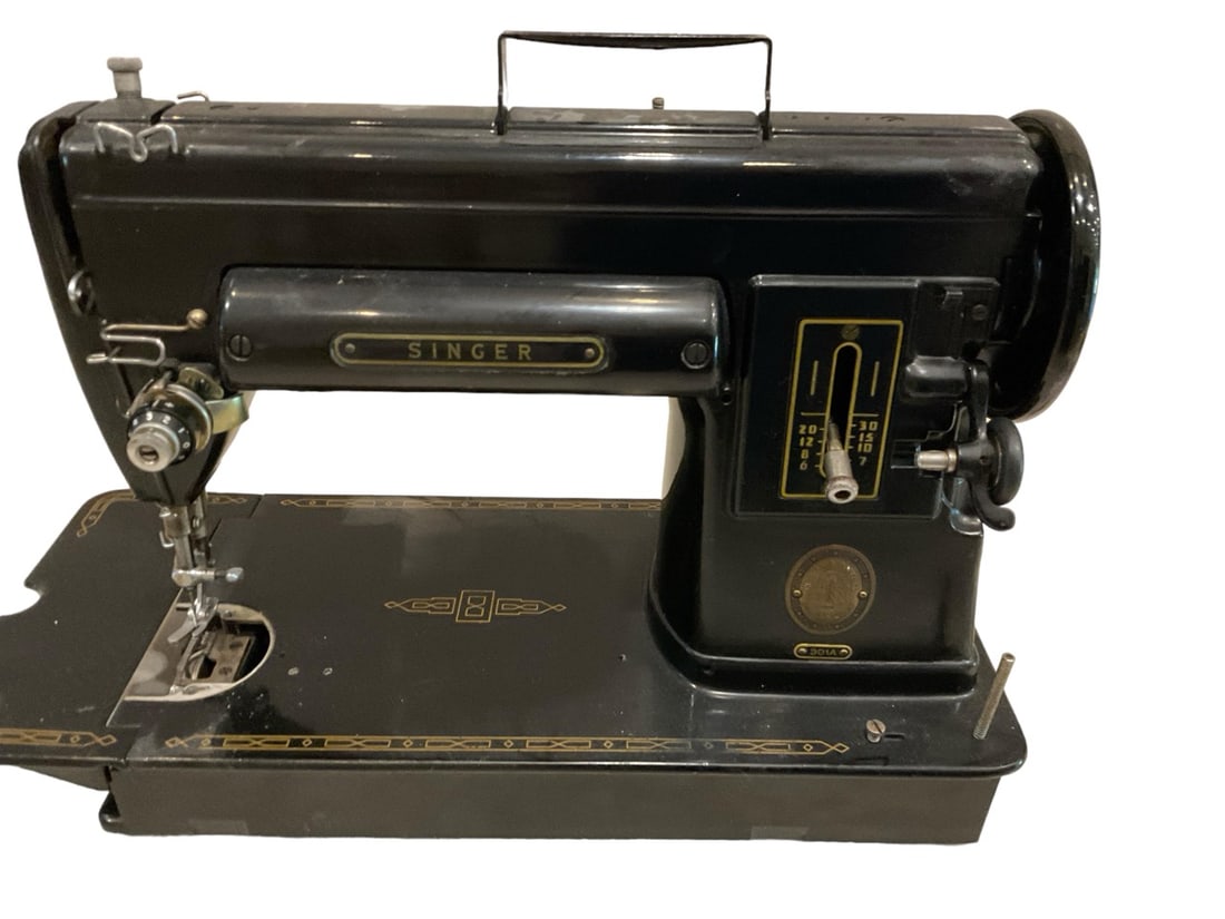 Black Singer Manufacturer 301A (1 of 3)