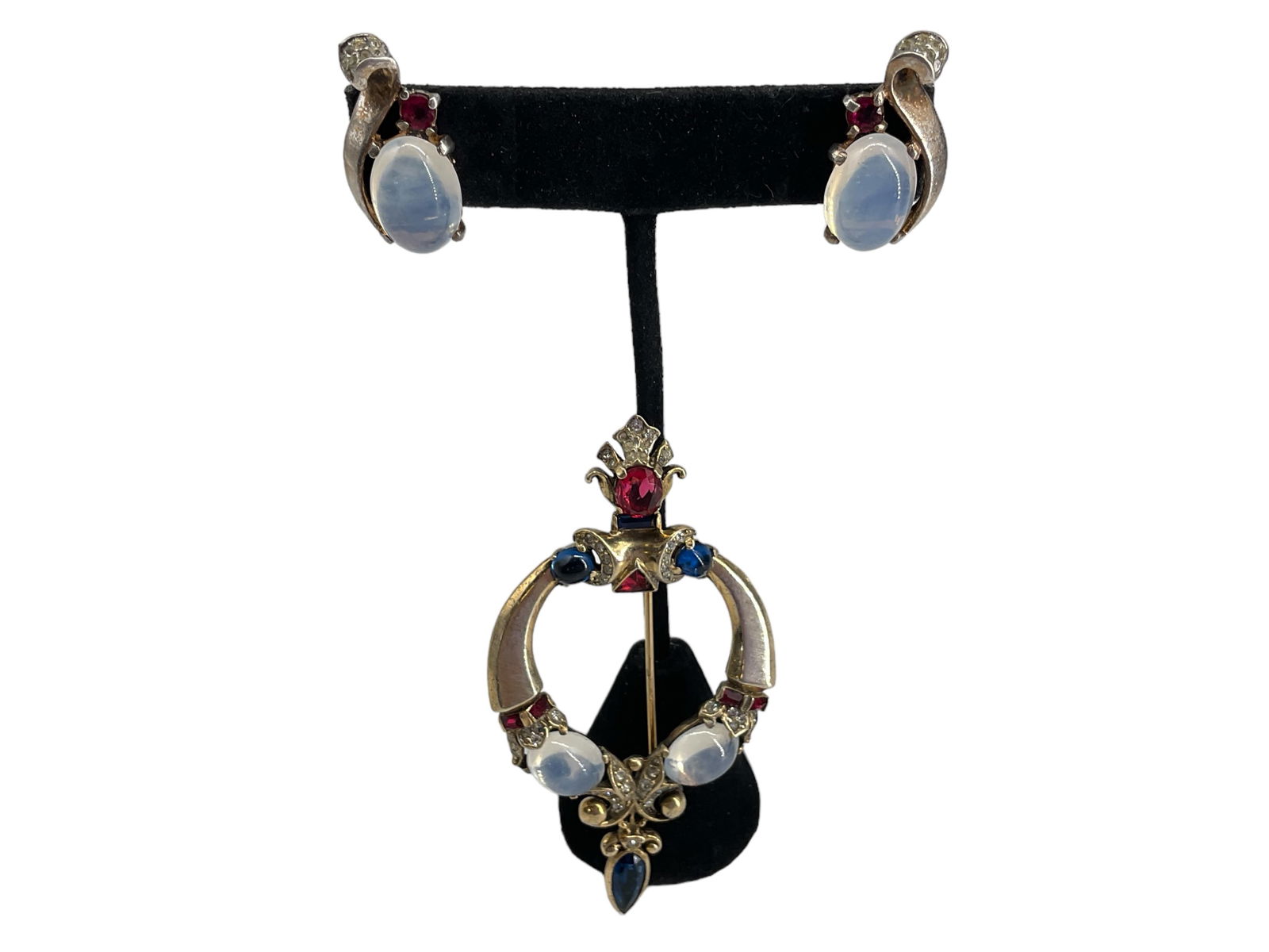 Pretty Trifari Brooch and Earrings in Silver (1 of 8)