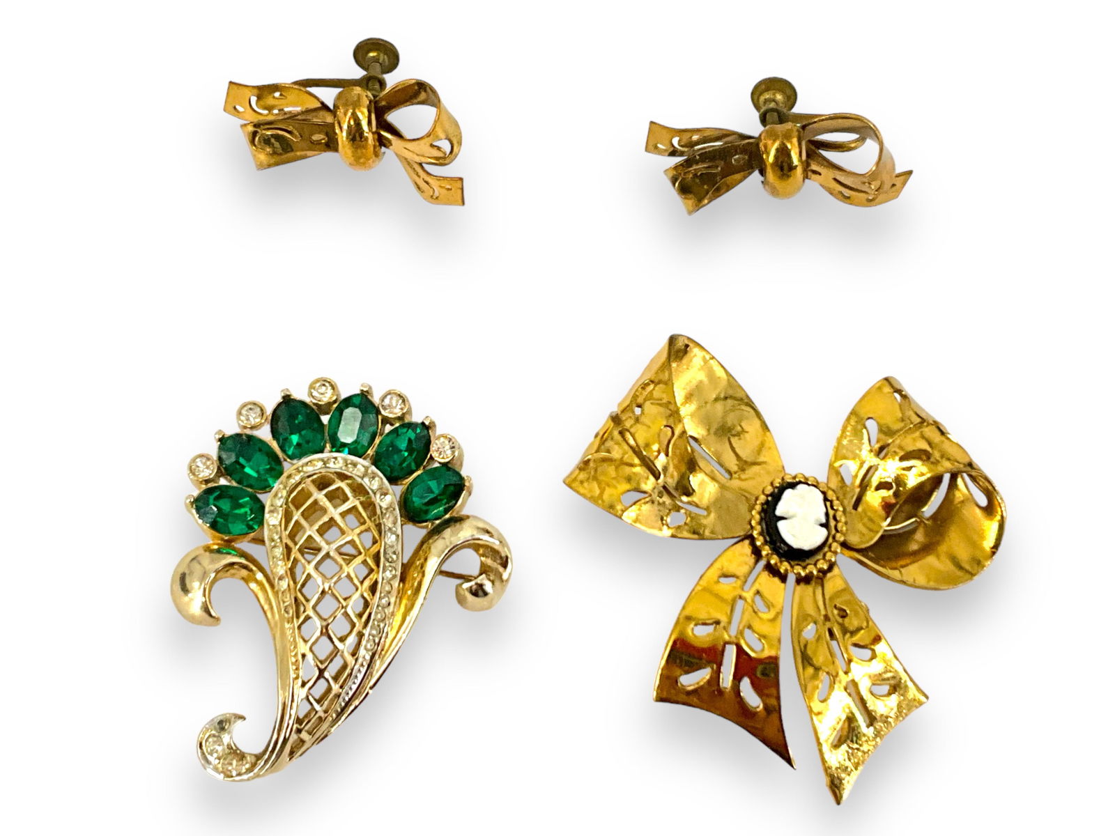 "Coro" Vintage Jewelry: "Coro" Vintage JewelryCoro pieces begin with a set designed as a bow brooch with a faux cameo center, piece is crafted in gold-tone metal, is approx 2" tall and has matching French screw-back bow-shap