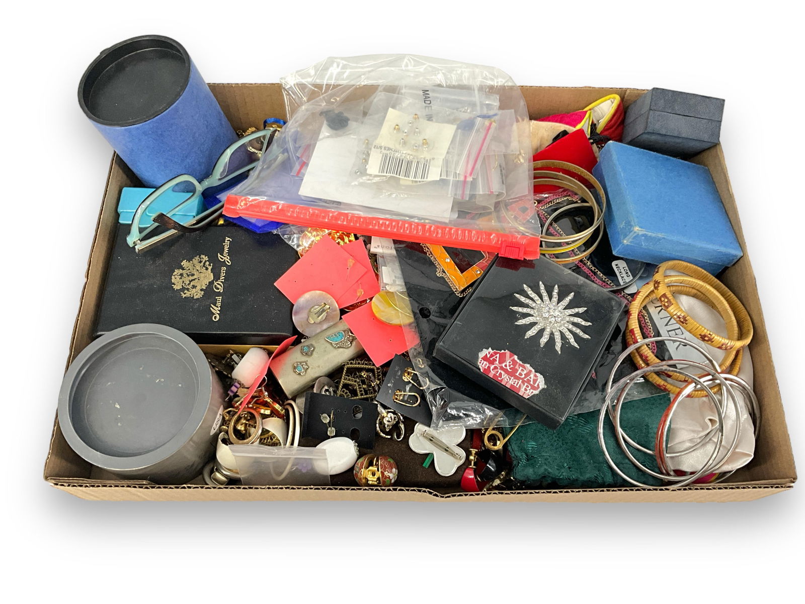 Assortment of Fashion and Costume Jewelry & Accessories (1 of 8)