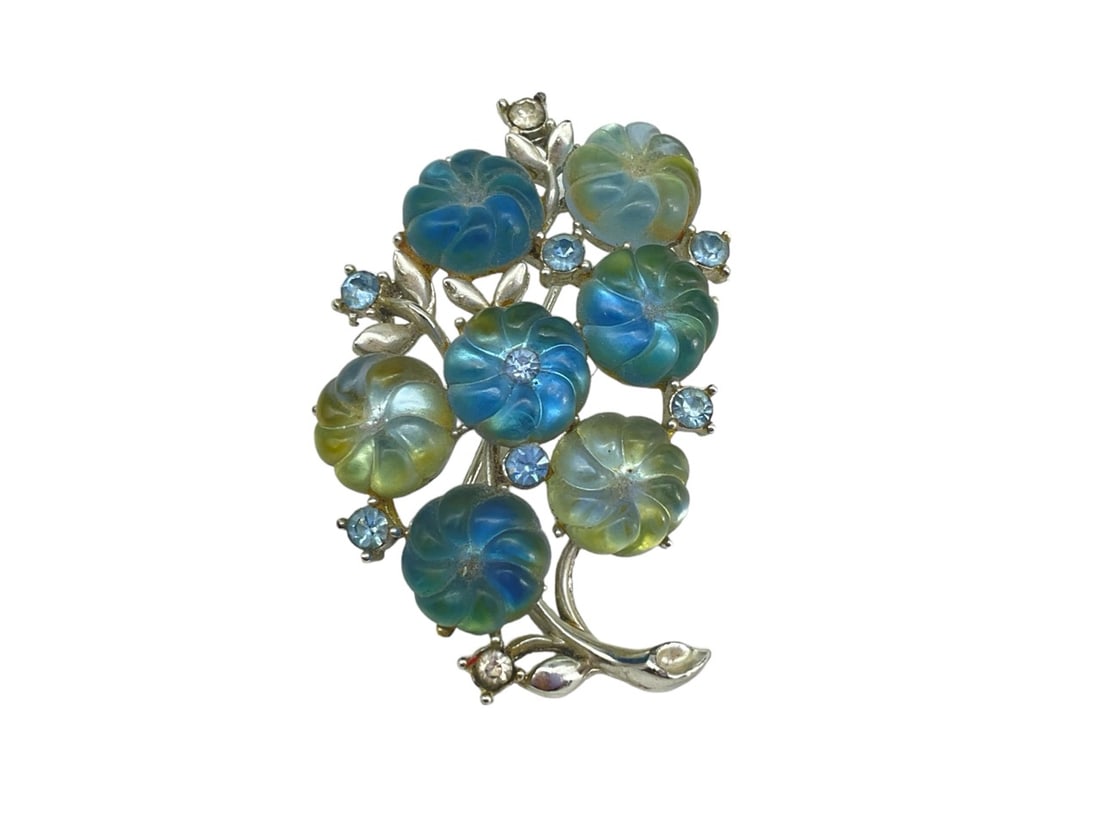 Lisner Molded Plastic and Crystals Pin: Lisner Molded Plastic and Crystals Pin55.0mm in size, with clear and blue crystal rounds and molded plastic beading with a swirled design, base metal composition, some wear, signed on reverse, no miss