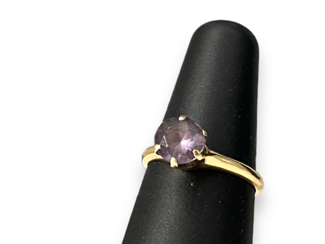 10kt Gold and Alexandrite Stone Ring (1 of 5)