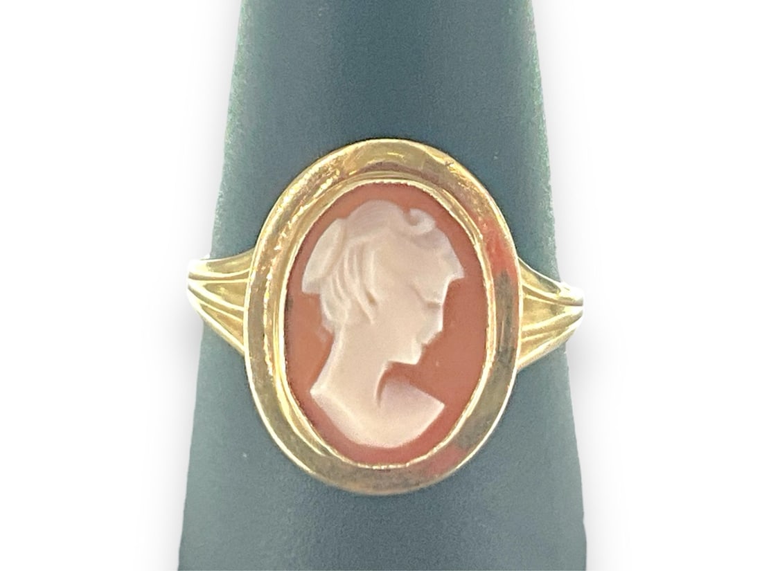 10kt Gold Cameo Ring: 10kt Gold Cameo Ring Stamped and tested 10kt yellow gold, 3.1 grams total weight, size 9.25, tapered shank design, 14.0mm cornelian shell cameo at center simply carved design. No cracks/chips at the t