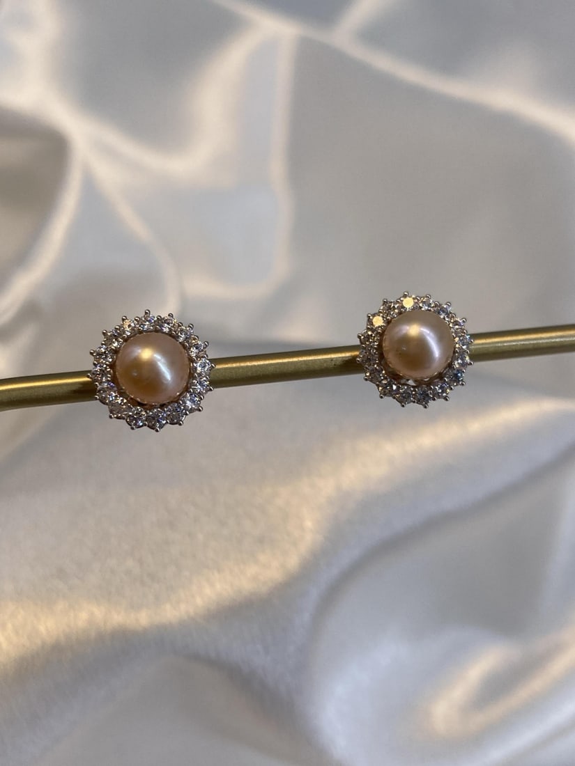 Sterling Pink Pearl & DiamantÈ Earrings: Sterling Pink Pearl & DiamantÈ EarringsPretty little stud earrings feature pink faux pearls @ approx 6.5mm in diameter with encircling diamantÈ crystals. Earrings weigh 2.49 grams and are created in