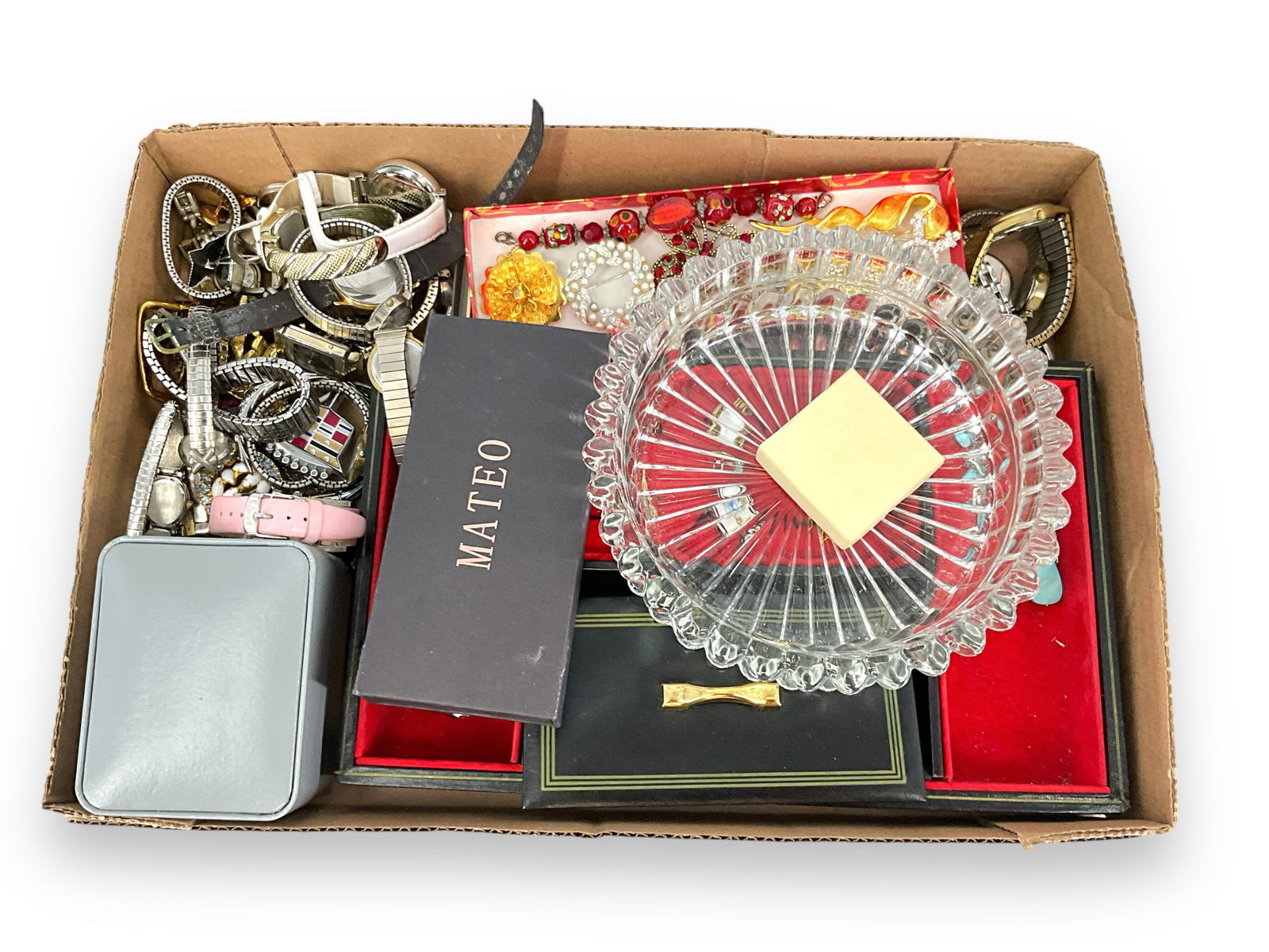 Box Lot OF Jewelry & Accessories (1 of 8)