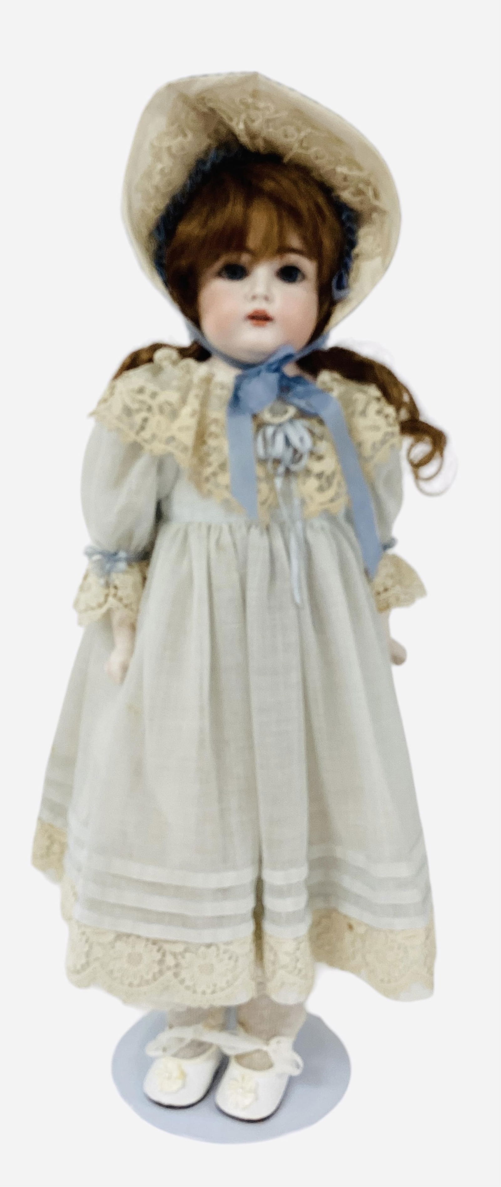 Kestner 147 bisque shoulder head girl.: Kestner 147 bisque shoulder head girl.21" doll with slightly turned head, replaced wig, glass sleep eyes, open mouth with teeth, gusseted kid body with bisque lower arms. Small paint void left ch