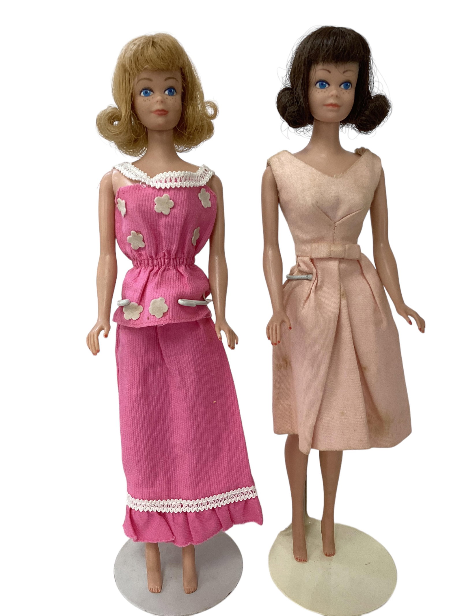 (2) Midge Dolls: (2) Midge Dolls (2) Midge dolls including (1) Midge with blond hair with a nice hairstyle still - fingernails polished - nice face makeup - no green ear or neck splits - Midge needs a light cleaning b