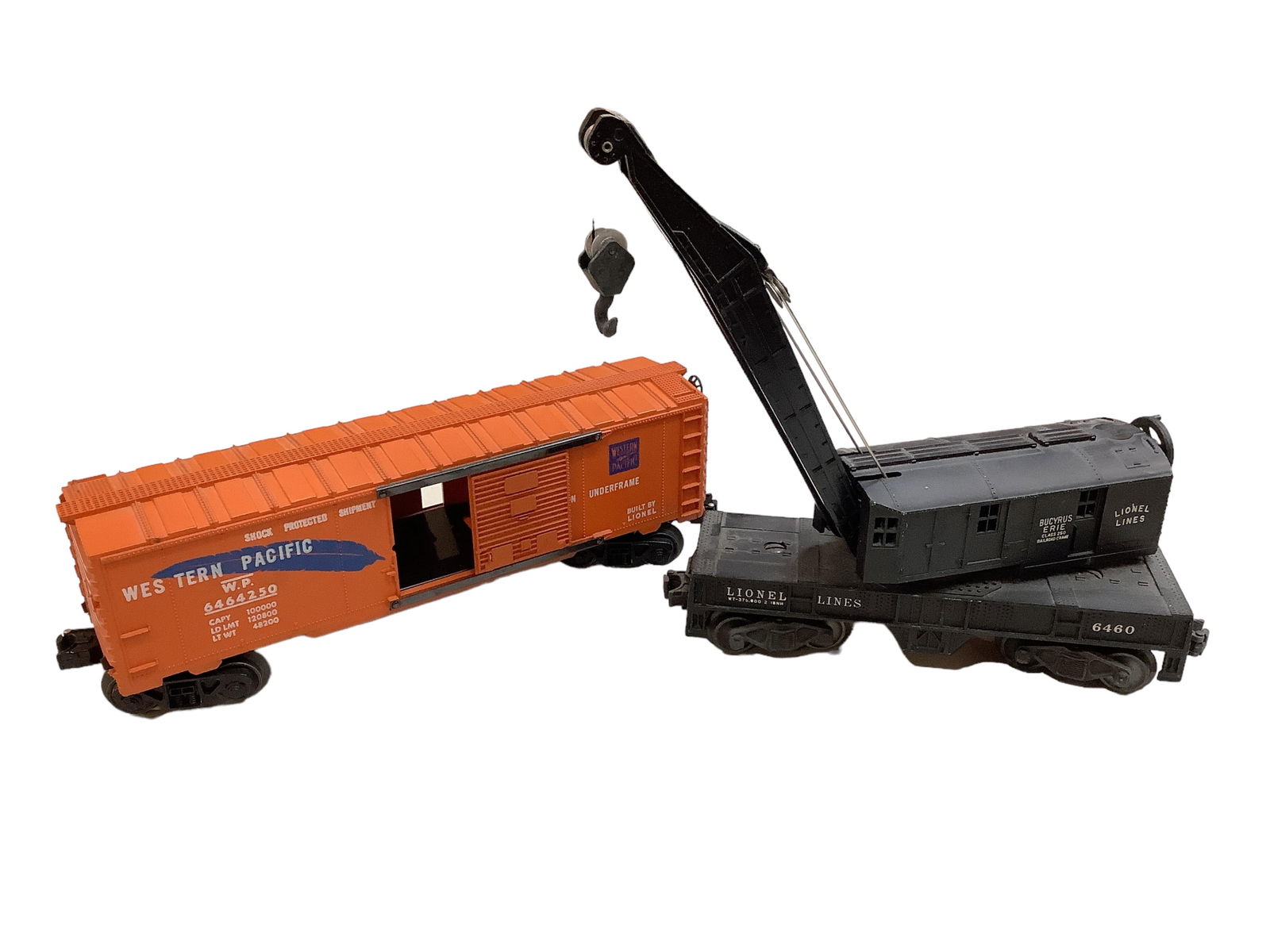 Lionel Postwar "O" Gauge Railroad Crane and Box Car (1 of 3)