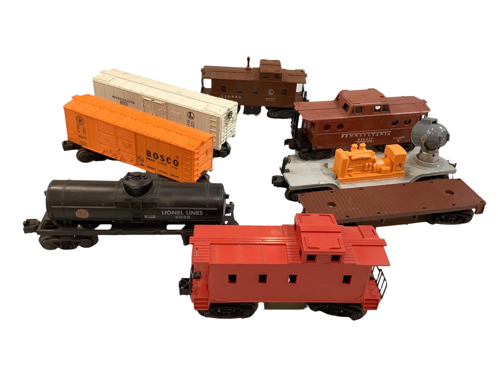 Lionel Postwar "O" Gauge Cabooses, Fright Cars and Tank (1 of 4)