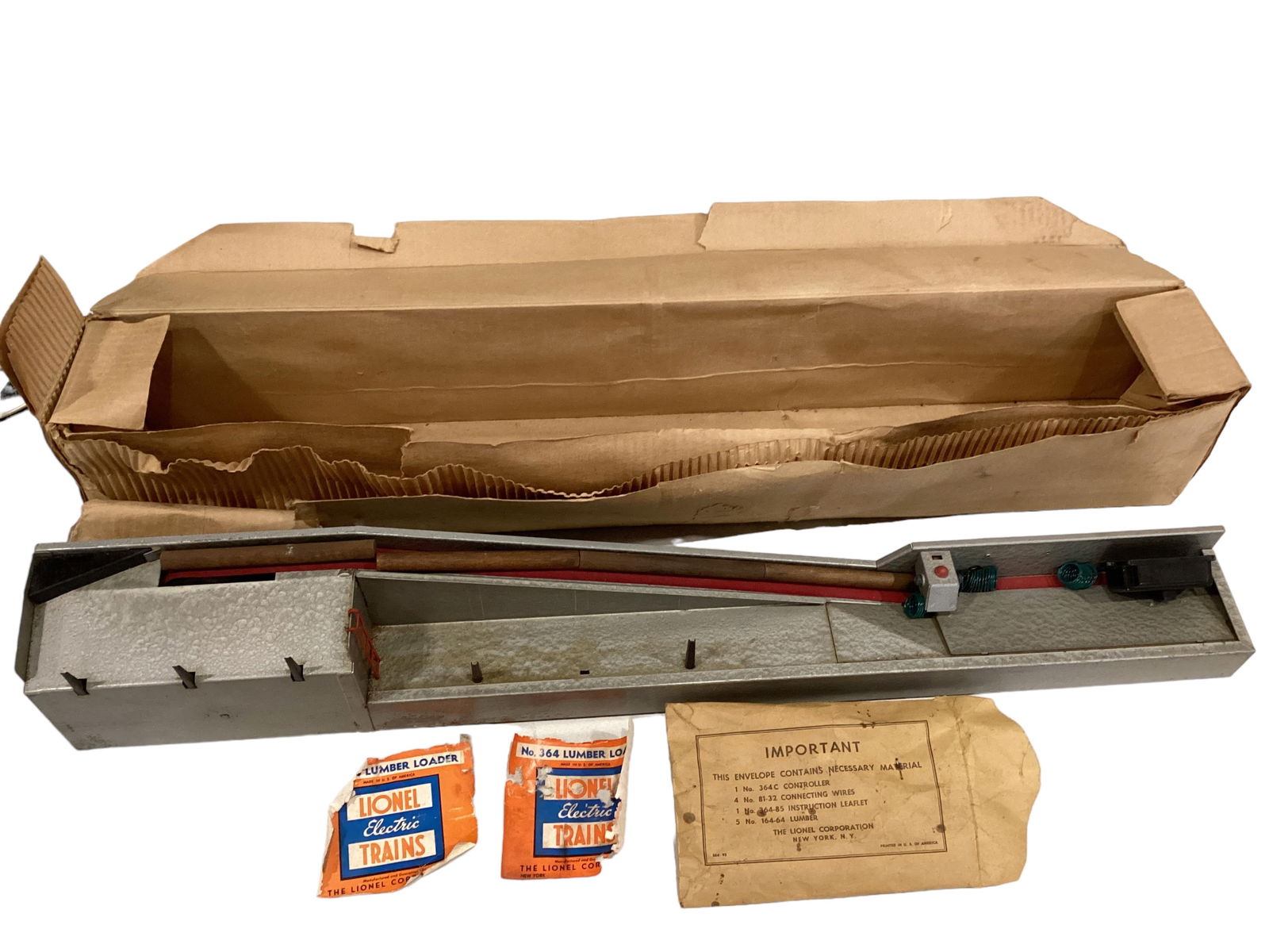 Lionel Post War "O" Gauge #364 Lumber Loader in Box (1 of 1)