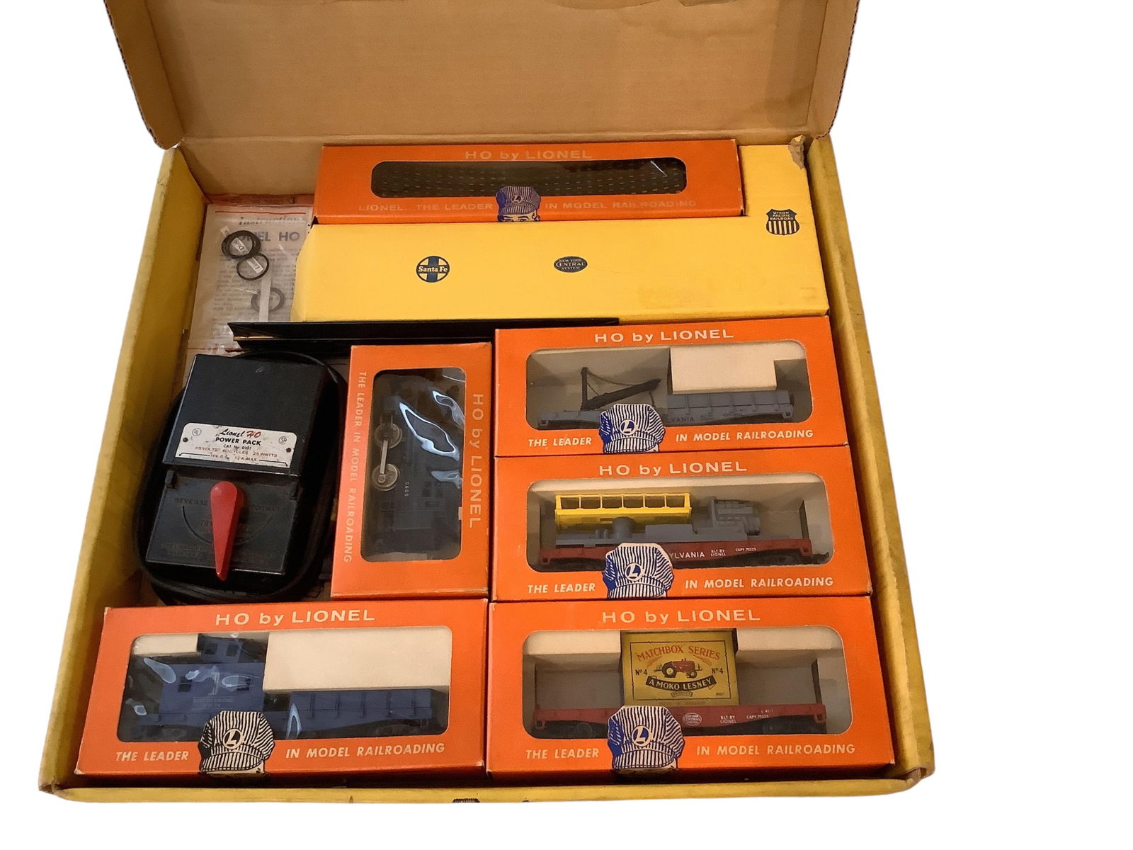 Lionel Postwar "HO" Gauge "Steam Switcher Freight Set" (1 of 2)