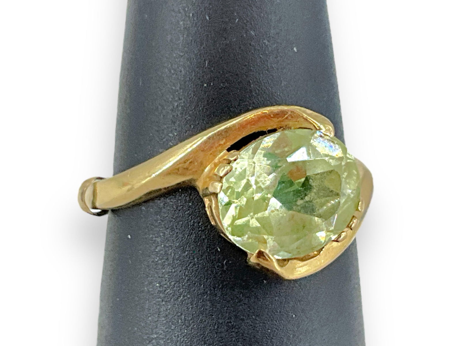 14kt Yellow Gold Spinel Ring (1 of 5)