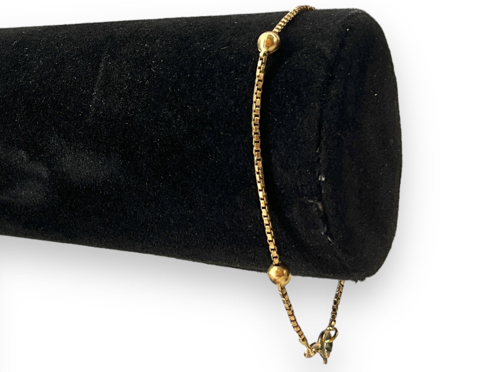 14kt Yellow Gold Bracelet: 14kt Yellow Gold Bracelet Tested 14kt yellow gold, 2.5 grams total weight, 7.5" in length, 1.25mm chain width. Spring ring clasp closure.