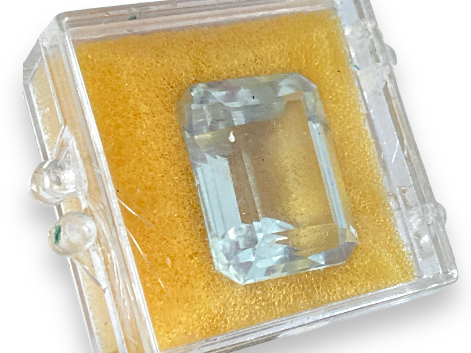 Loose Aquamarine Stone in Case (1 of 5)